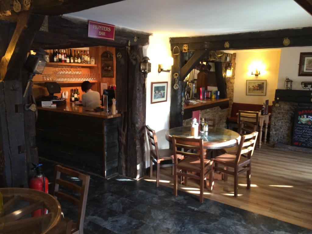 Hunters Lodge Inn Wincanton Eksteriør billede