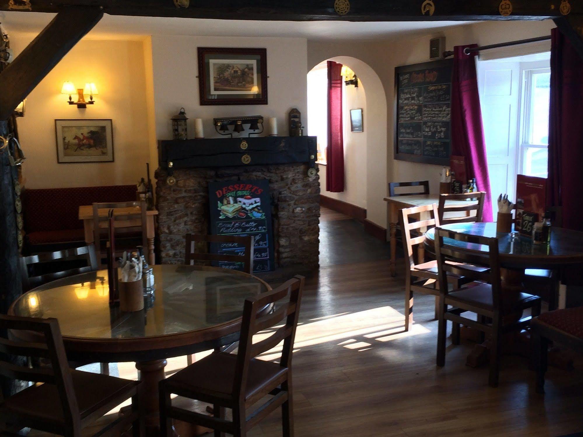 Hunters Lodge Inn Wincanton Eksteriør billede