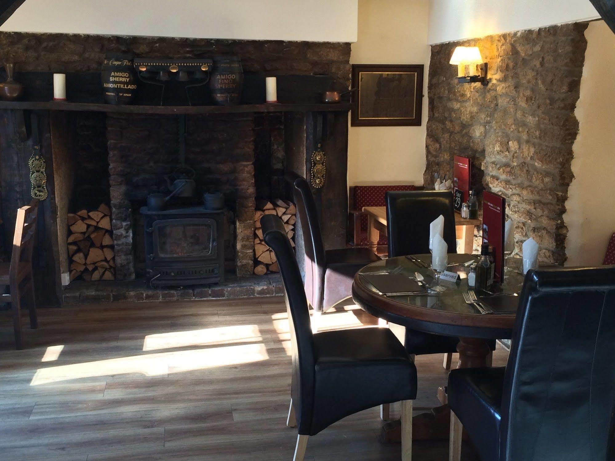 Hunters Lodge Inn Wincanton Eksteriør billede